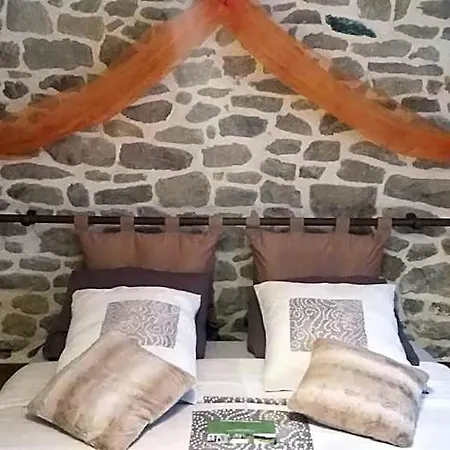 La Roussilhe Bed & Breakfast