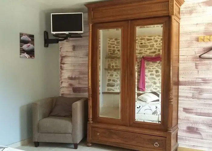 La Roussilhe Bed & Breakfast 3*